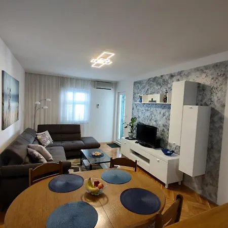 Apartment Omiska Stina