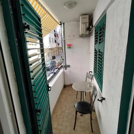 Omiska Stina Apartament *