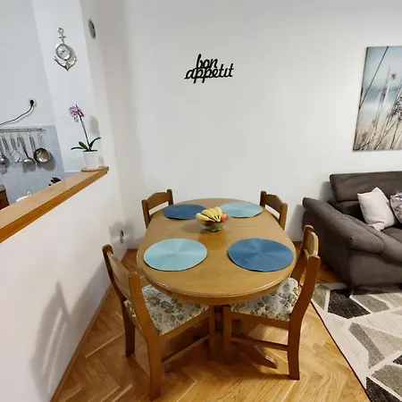 Omiska Stina Apartament